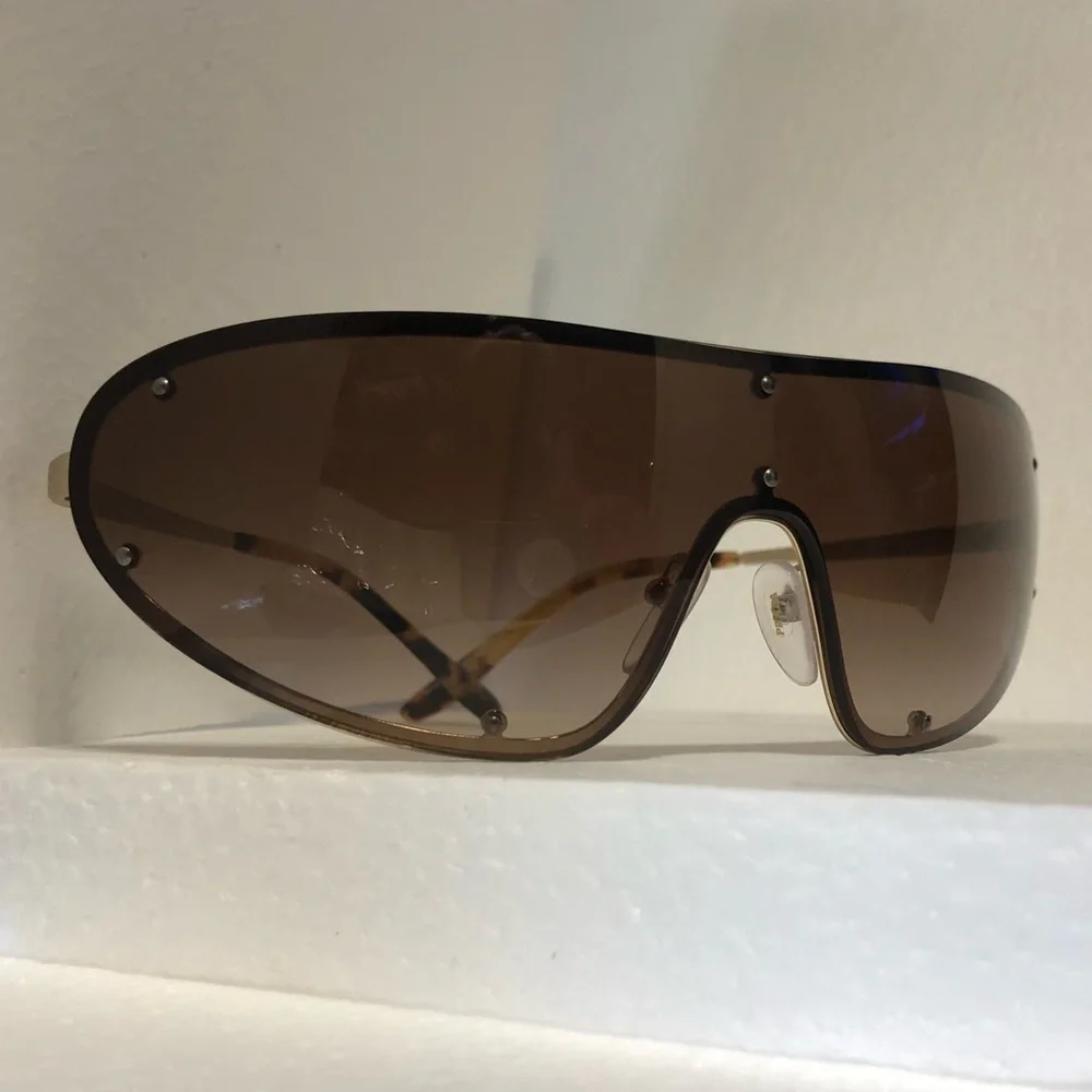 🆕 Prada bronze/brown studded shield sunglasses made in Italy 🇮🇹 (810)